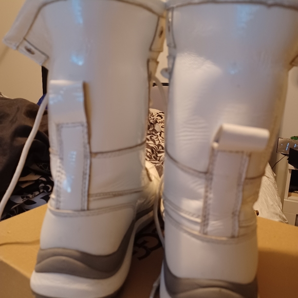 UGGS ADIRONDACK - Picture 9 of 16